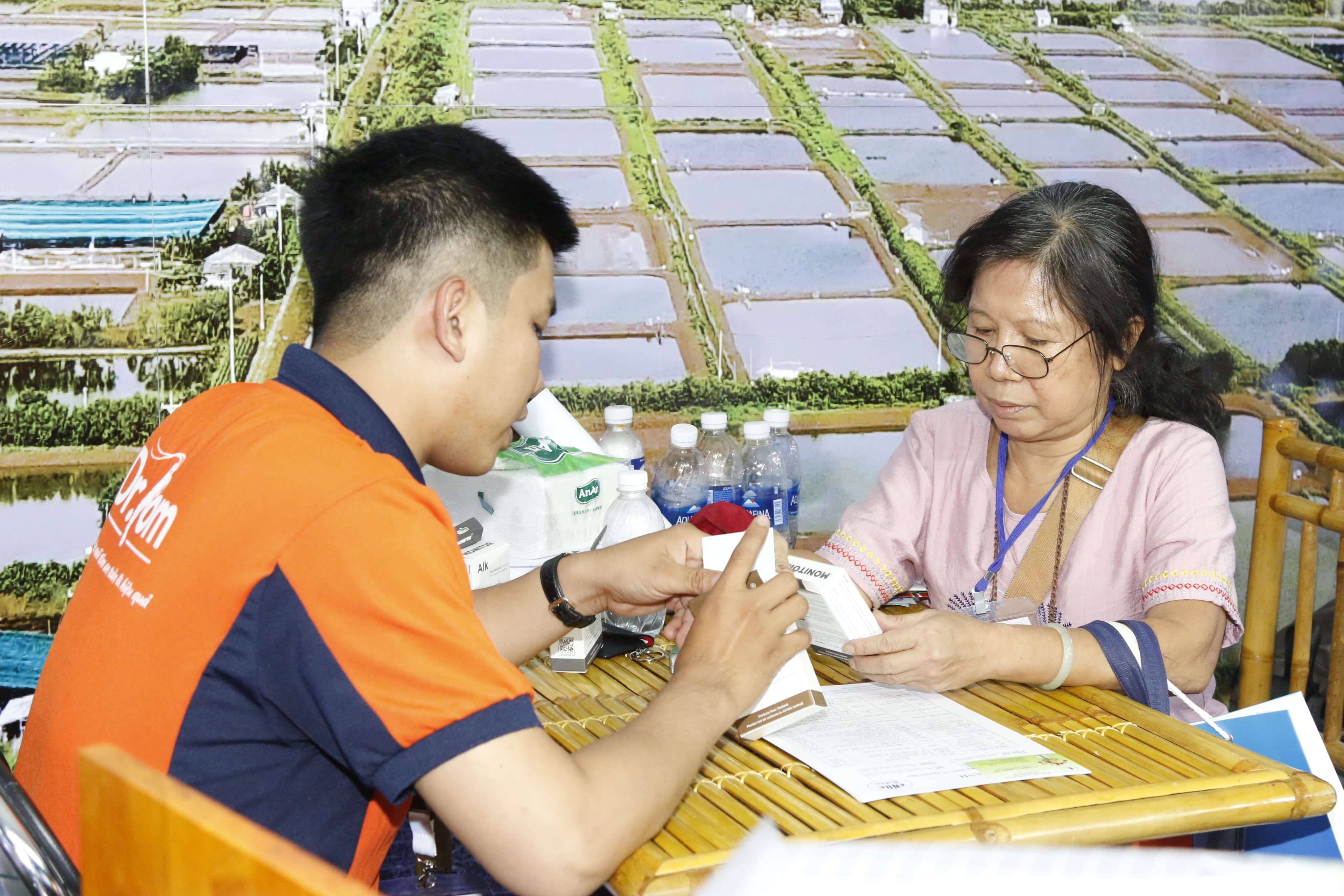 Hình ảnh khách hàng tại triển lãm